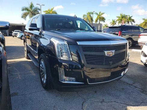 Used 2017 Cadillac Escalade ESV 4WD image 2