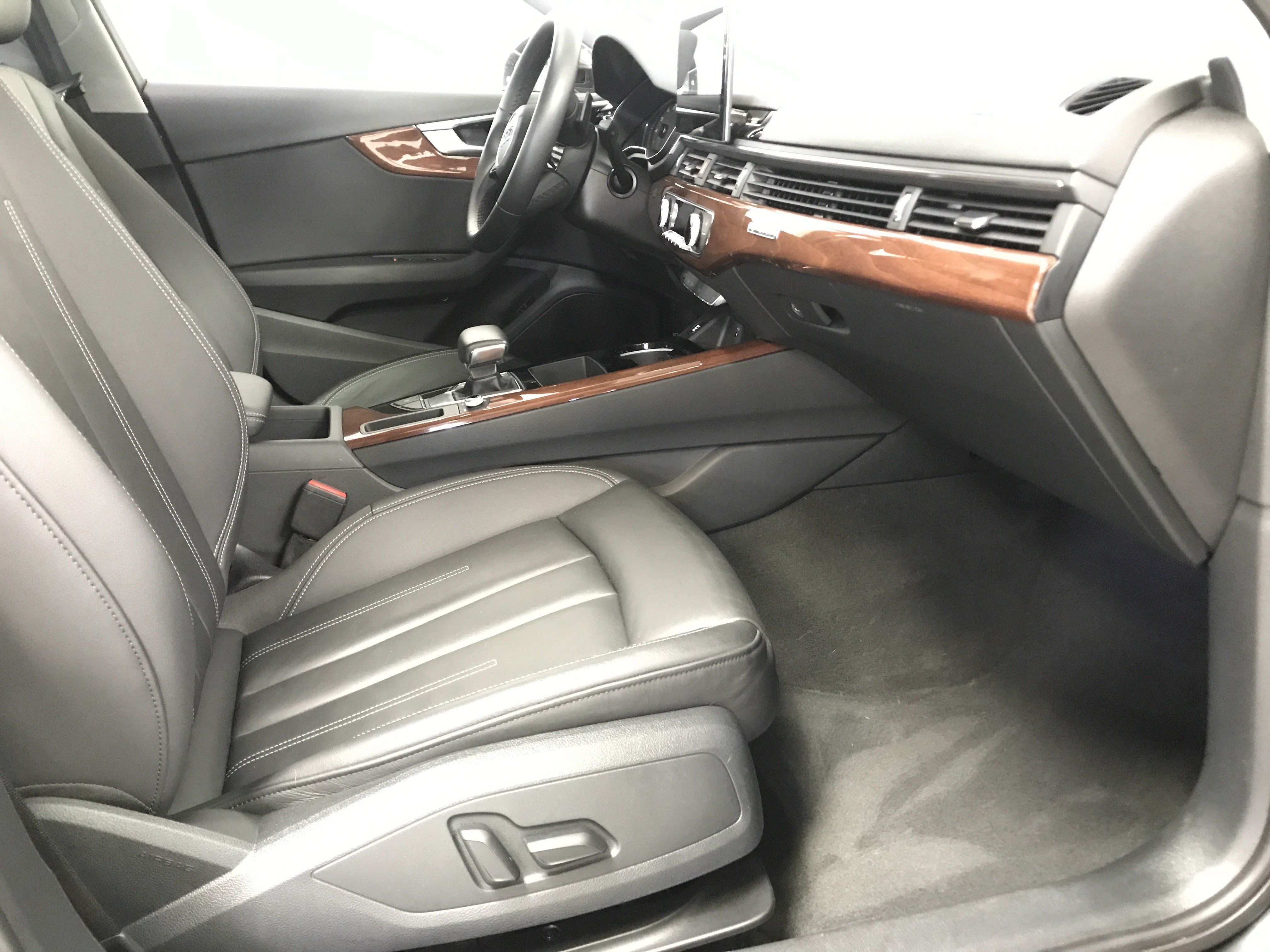 Used 2023 Audi A4 2.0T Premium w/ Convenience Package AWD/4WD image 9