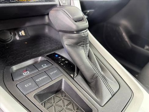 Used 2025 Toyota RAV4 XLE FWD image 30