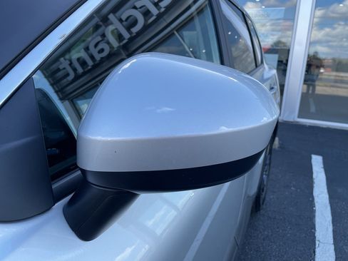 Used 2025 Nissan Rogue SV image 6