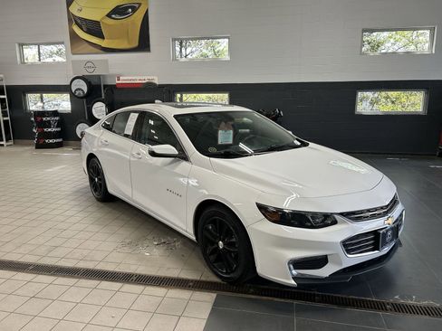 Used 2018 Chevrolet Malibu LT FWD image 10