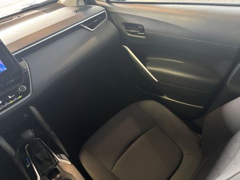 Used 2025 Toyota Corolla Cross LE image 34