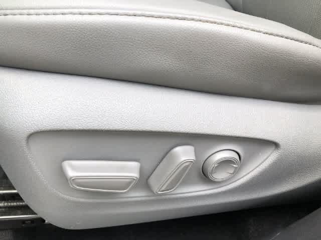 Used 2023 Toyota Highlander Limited AWD/4WD image 12