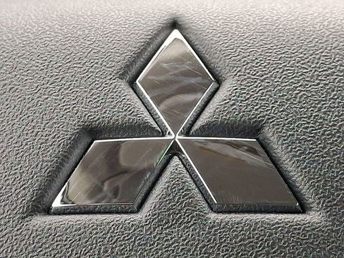 New 2026 Mitsubishi Outlander SE image 11