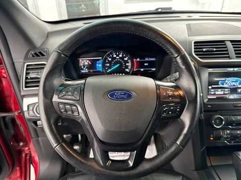Used 2016 Ford Explorer XLT w/ Equipment Group 202A FWD image 26