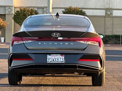 Used 2025 Hyundai Elantra SEL w/ Cargo Package image 5