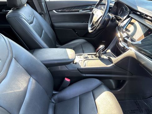 Used 2023 Cadillac XT6 Premium Luxury FWD image 11
