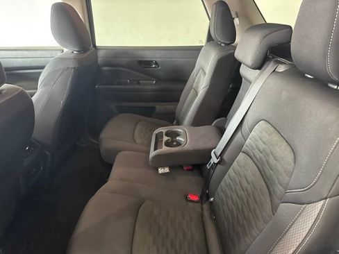 Used 2025 Nissan Pathfinder SV FWD image 7