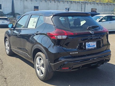 New 2025 Nissan Kicks Play S image 7