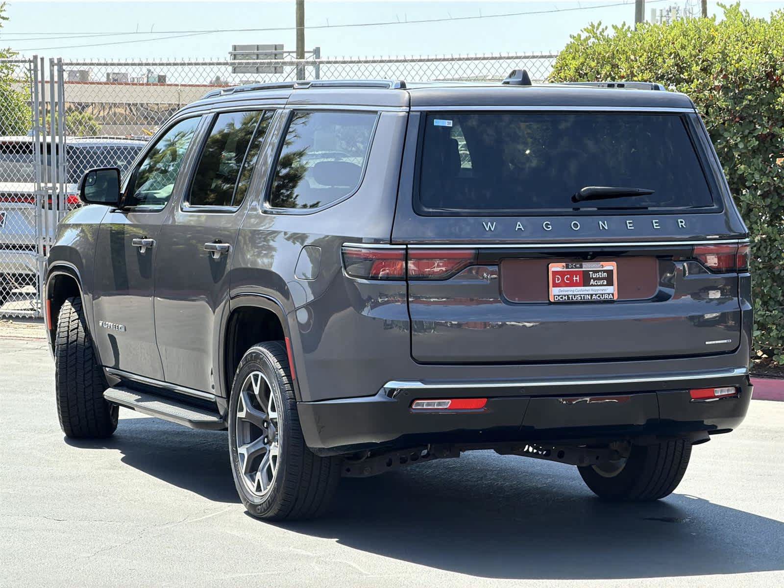 Used 2024 Jeep Wagoneer Series III AWD/4WD image 5