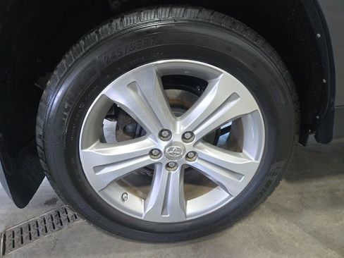 Used 2012 Toyota Highlander Limited w/ Tow Pkg image 7