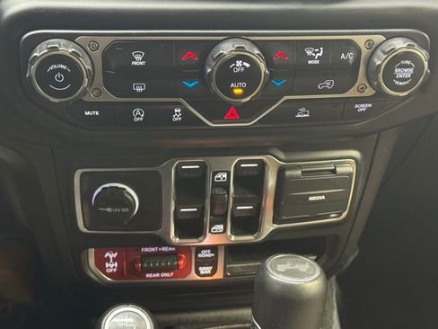 Used 2023 Jeep Wrangler Rubicon image 24