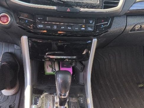 Used 2017 Honda Accord EX-L image 10