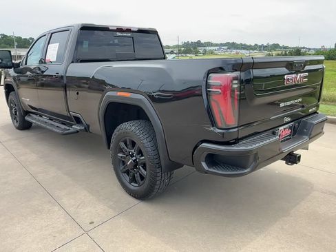 Used 2024 GMC Sierra 2500 AT4 w/ AT4 Preferred Package AWD/4WD image 5