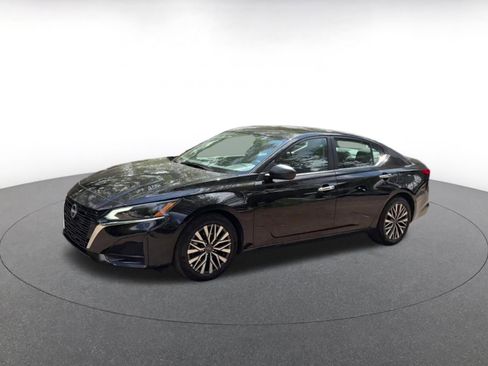 Used 2025 Nissan Altima 2.5 SV image 8