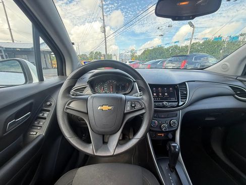 Used 2021 Chevrolet Trax LS FWD image 14