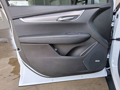 Used 2026 Cadillac XT5 Luxury w/ LPO, Premium Carpet Package FWD image 16