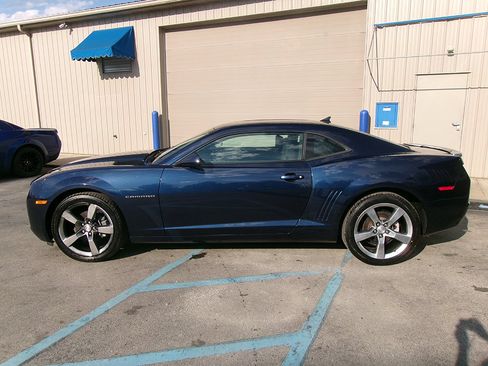 Used 2010 Chevrolet Camaro LT w/ RS Package RWD image 3