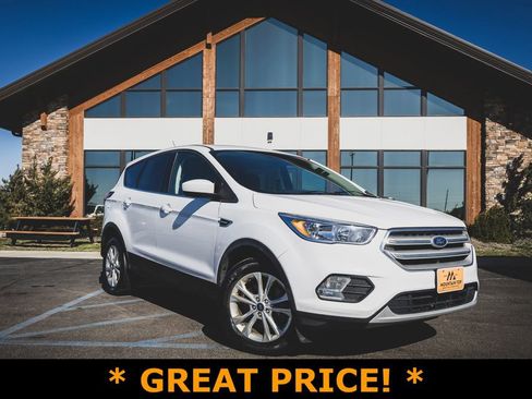 Used 2019 Ford Escape SE image 1