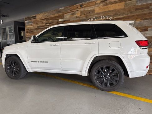 Used 2018 Jeep Grand Cherokee Altitude image 7