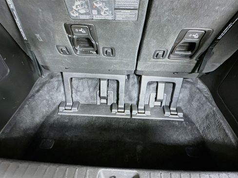 Used 2025 Kia Carnival FWD image 29