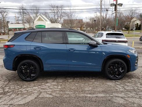 New 2026 Volkswagen Tiguan SE R-Line image 2