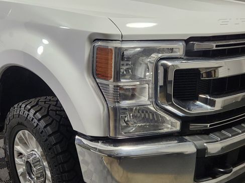 Used 2022 Ford F250 XLT w/ FX4 Off-Road Package image 11