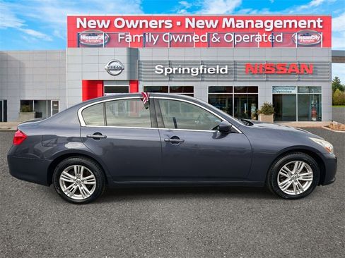 Used 2011 INFINITI G37 x image 4