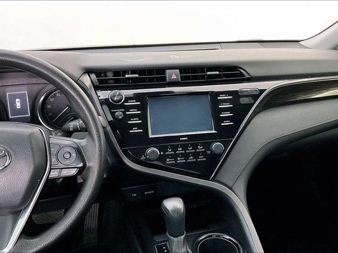 Used 2020 Toyota Camry LE image 9
