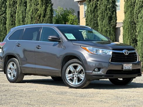 Used 2015 Toyota Highlander Limited AWD/4WD image 2