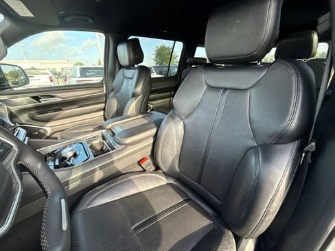 Used 2024 Jeep Wagoneer Series II w/ Flexible Seating Group AWD/4WD image 14