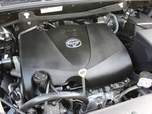 Used 2020 Toyota Sienna XLE AWD/4WD image 30