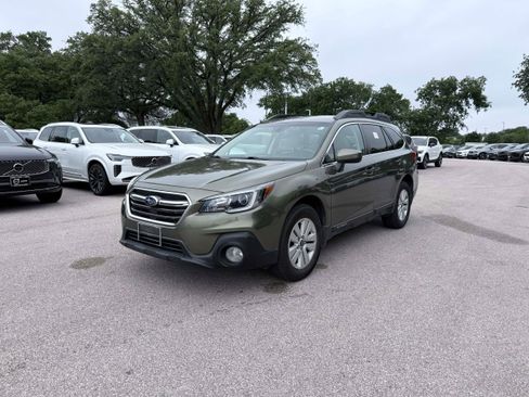 Used 2019 Subaru Outback 2.5i Premium AWD/4WD image 2