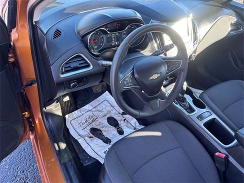 Used 2017 Chevrolet Cruze LT w/ Convenience Package image 9