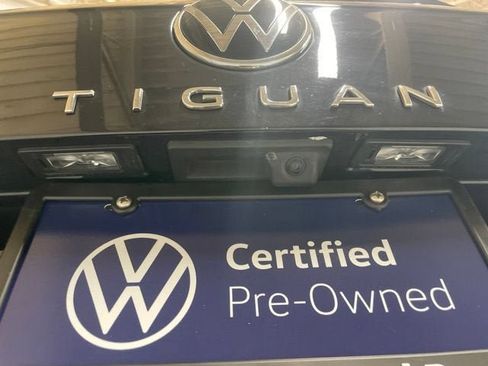Certified 2023 Volkswagen Tiguan SE w/ Panoramic Sunroof Package AWD/4WD image 9