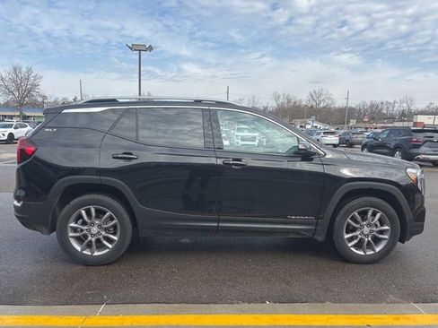 Used 2023 GMC Terrain SLT w/ Tech Package image 5