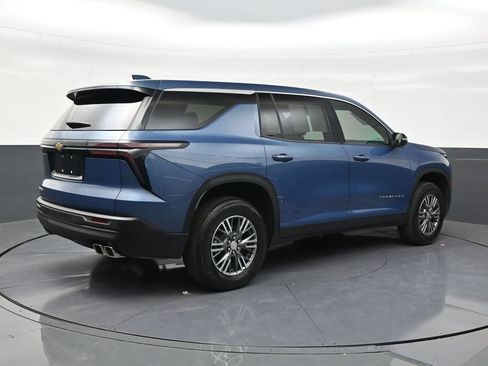 Used 2024 Chevrolet Traverse LS FWD image 5