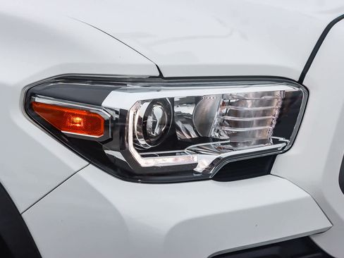 Used 2023 Toyota Tacoma TRD Off-Road image 7