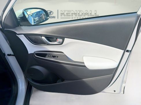 Used 2023 Hyundai Kona Limited image 31