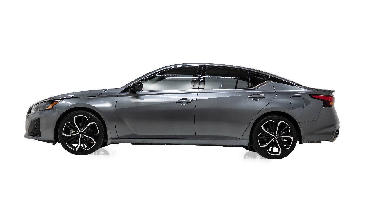 Used 2024 Nissan Altima 2.5 SR w/ SR Premium Package FWD image 6