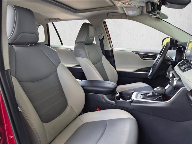 Used 2019 Toyota RAV4 Limited w/ Cold Weather Package FWD image 18