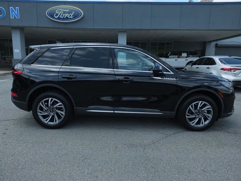Used 2023 Lincoln Corsair FWD image 2