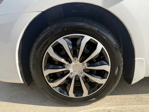 Used 2017 Nissan Sentra SV FWD image 38