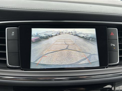 Used 2018 Buick Enclave Essence image 14