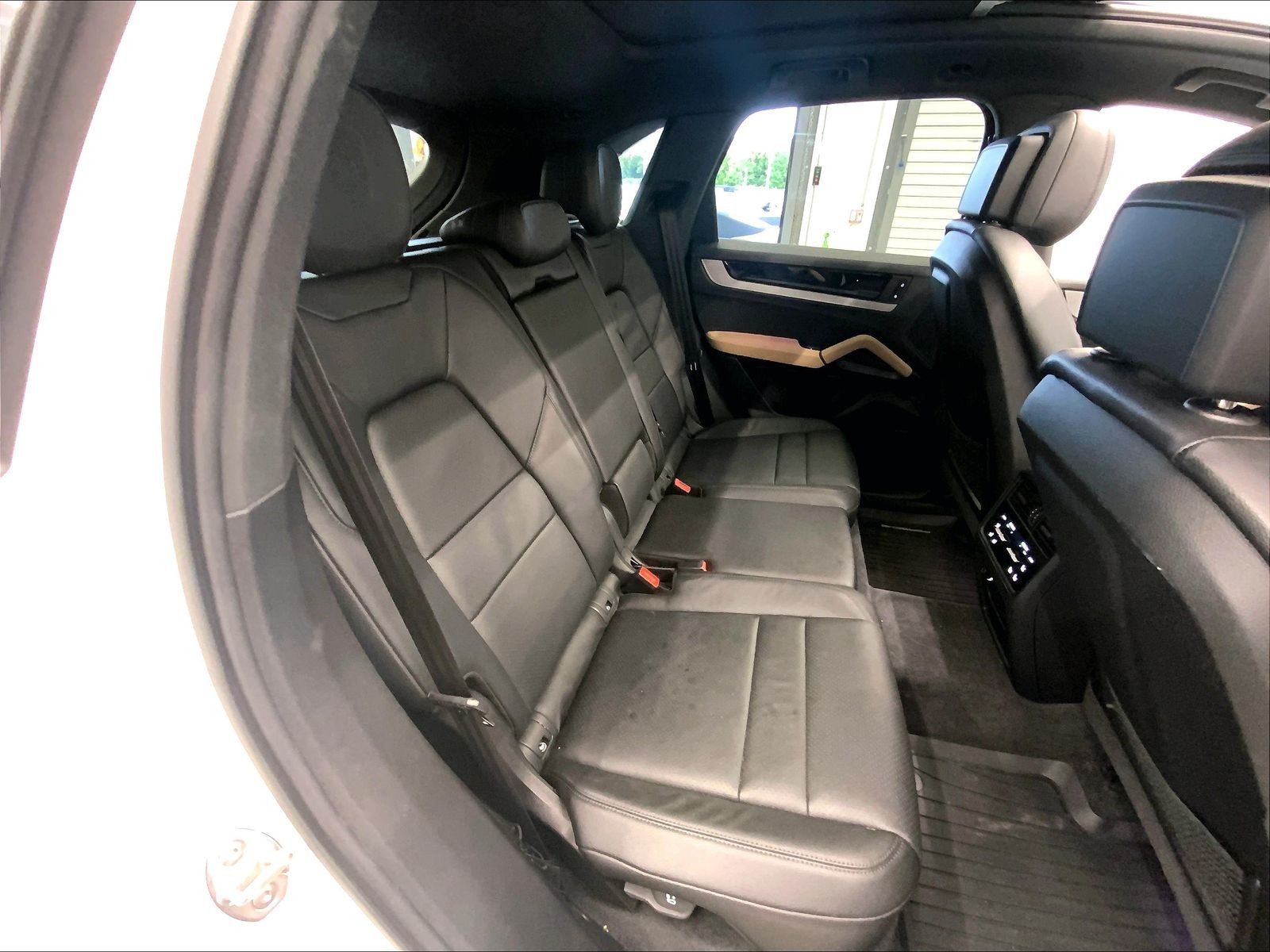Certified 2024 Porsche Cayenne AWD/4WD image 23