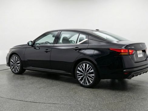 Used 2025 Nissan Altima 2.5 SV FWD image 6