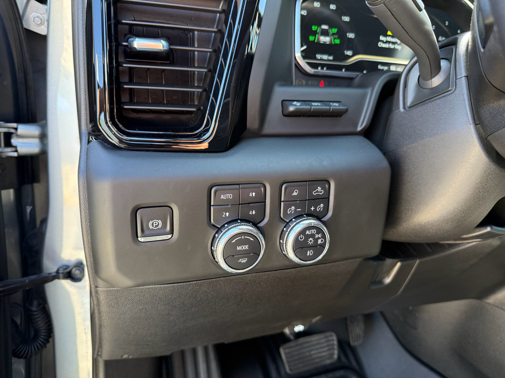 Used 2025 GMC Sierra 2500 AT4X AWD/4WD image 18