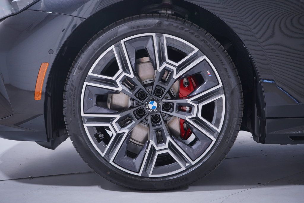 Used 2026 BMW 530i w/ M Sport Package RWD image 2