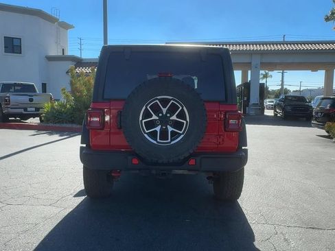 Used 2025 Jeep Wrangler Unlimited Rubicon w/ Convenience Group AWD/4WD image 7