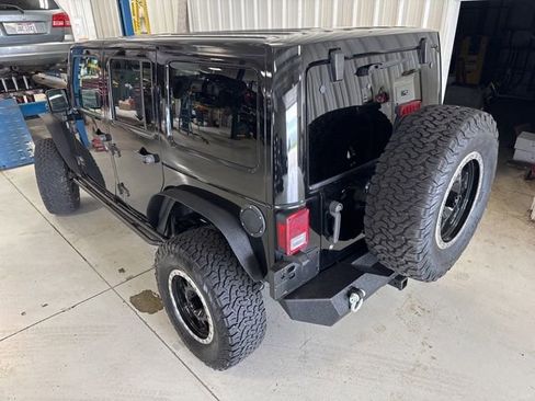 Used 2015 Jeep Wrangler Unlimited Sahara AWD/4WD image 7
